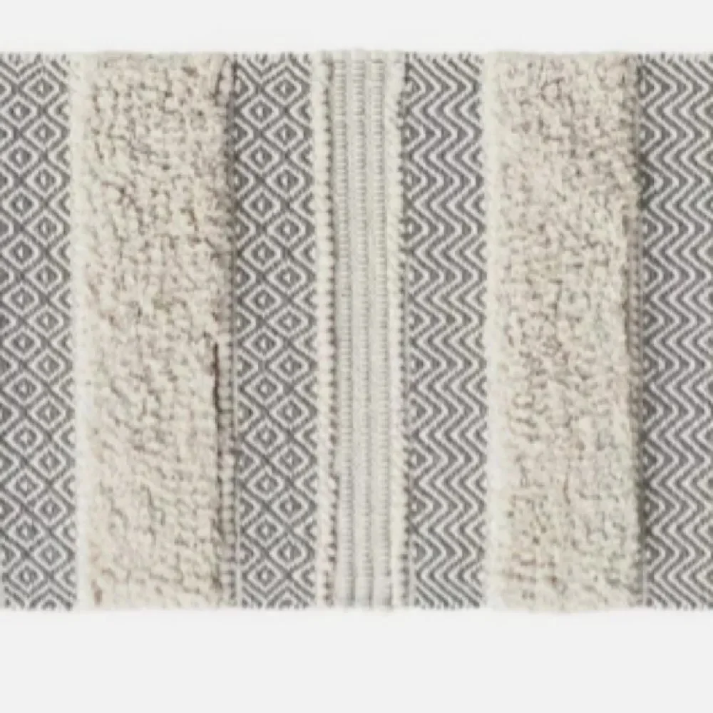 Ink & Ivy Boho Elegant Gray and Cream Bath Mat 22x58”
